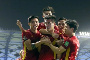 Tuyển Việt Nam tập trung, thầy Park làm việc không ngơi nghỉ