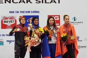 Nữ VĐV dành tặng HCV SEA Games cho người cha đang hôn mê 