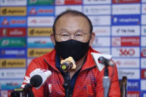 Thầy Park cám ơn HLV Đông Timor, nói về kế hoạch dự World Cup của VN