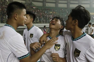 Chùm ảnh nhiều cầu thủ U-19 Indonesia bật khóc nức nở