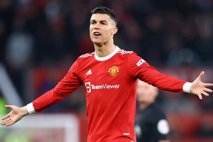 Spartak Moscow bỗng dưng dùng Messi chế nhạo Ronaldo