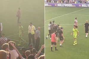 Cãi lời McClaren, Ronaldo từ chối tri ân và xin lỗi fan MU 