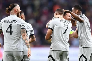 Pha xử lý thiên tài của Messi giúp Mbappe làm nên lịch sử 