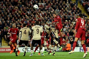 Liverpool thắng kịch tính phút 89, Tottenham thua đau phút chót