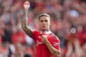 Cuộc đời đầy nước mắt của ngôi sao MU Antony