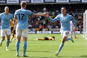 Thắng Wolves, Man City tạm chiếm ngôi đầu Premier League