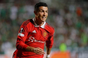 MU thắng nhọc nhằn, Arsenal giữ vững ngôi đầu 