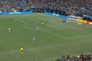 Cú sút phạt ghi bàn xa nhất lịch sử MLS