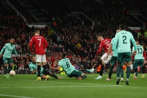 MU hạ Omonia phút bù giờ