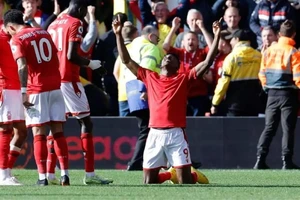 Liverpool thua sốc đội cuối bảng Premier League