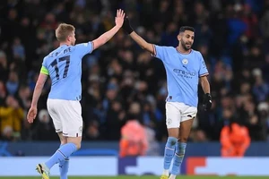 Man City bất bại, Chelsea thắng kịch tính 