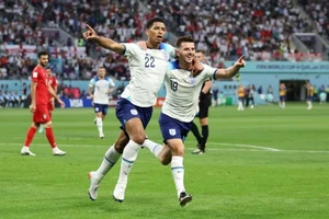 Tuyển Anh thị uy sức mạnh trước Iran 