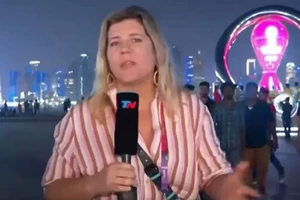 Nữ phóng viên bị trộm khi đang trực tiếp World Cup