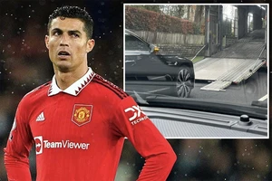 Ronaldo dọn đồ rời MU: Dàn siêu xe gây bão