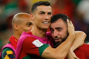 Bruno Fernandes lên tiếng về cuộc tranh cãi anh và Ronaldo ai ghi bàn