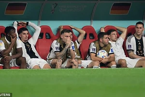 Tây Ban Nha gián tiếp loại tuyển Đức khỏi World Cup trong nước mắt