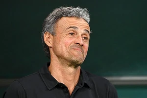 Luis Enrique từ chức HLV trưởng Tây Ban Nha