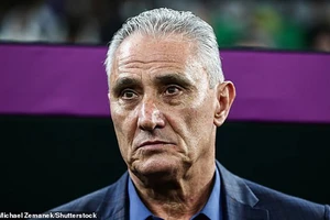 Tite từ chức HLV tuyển Brazil sau thất bại ở World Cup