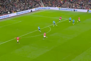 Fan MU bị chửi vì so sánh bàn thắng của Rashford như siêu phẩm của Messi