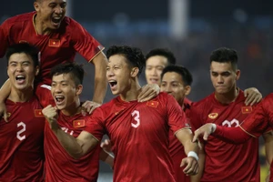 Việt Nam thắng đậm Malaysia lên ngôi đầu bảng AFF Cup