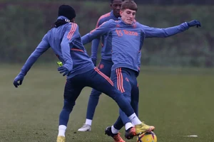 Thần đồng của MU gây bất ngờ lớn, giải bài toán Maguire