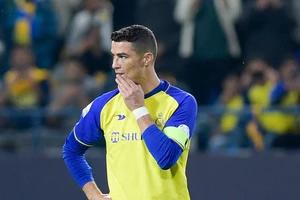Vì sao các cầu thủ Al Nassr không được dồn bóng cho Ronaldo?
