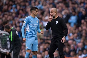 Pep Guardiola giải thích lý do Man City để Cancelo ra đi