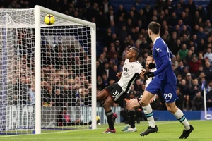 Chelsea đòi nợ thất bại