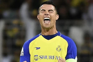 Màn ăn mừng của Ronaldo nói lên tất cả sau bình luận ‘khó đỡ'
