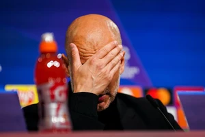 Man City đuối sức trong cuộc chiến ăn ba lịch sử 