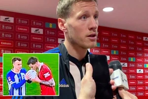 Sao MU hối hận vì trò hề ‘nụ hôn thần chết’