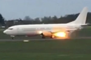 Máy bay chở đội Arsenal bốc cháy dữ dội trên đường băng