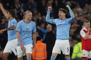 Man City rộng cửa vô địch Premier League