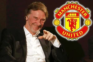 Bước ngoặt vụ bán MU: Fan nổi giận với tỉ phú giàu nhất nước Anh
