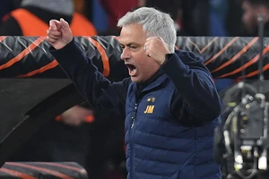 Mourinho trả lời Chelsea sau cuộc đàm phán bí mật