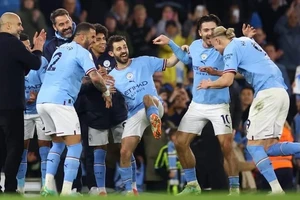 Man City đòi lại ngôi đầu bảng, Liverpool áp sát Top 4 Premier League