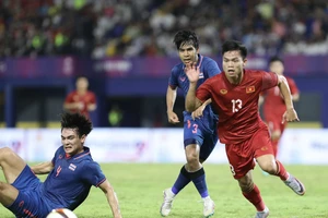 Nỗ lực thắng Thái bất thành, U-22 Việt Nam gặp Indonesia ở bán kết SEA Games