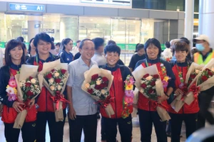 Tuyển nữ Việt Nam đã về đến TP.HCM 