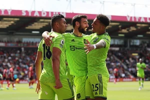 MU thắng nhọc, Liverpool níu hi vọng mong manh phút 89