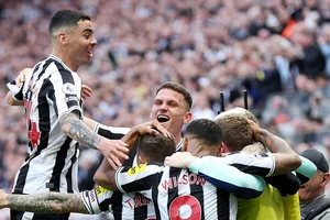 Newcastle khiến derby nước Anh giữa MU và Liverpool căng thẳng