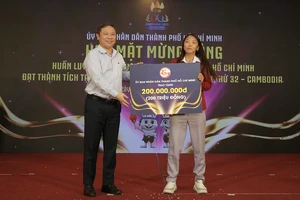 TP.HCM mừng công SEA Games 32, Huỳnh Như được thưởng 200 triệu đồng