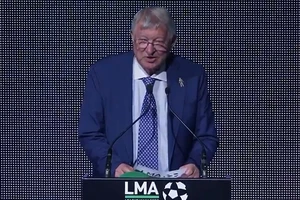 Sir Alex Ferguson nói lời đau đớn khi xướng tên Pep Guardiola thắng giải