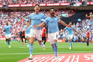 Gundogan rực sáng, Man City hạ MU vô địch FA Cup