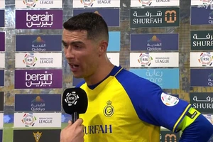 Rooney phản pháo phát ngôn của Ronaldo