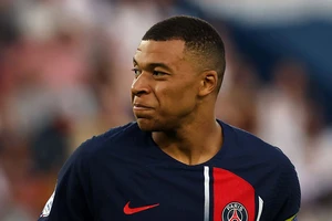 Hé lộ cuộc gặp căng thẳng giữa Mbappe và chủ tịch PSG