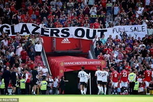 Nhà Glazer bắt MU làm con tin, Ten Hag nói Maguire là cầu thủ giỏi nhất