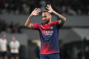 Làng bóng đá bùng nổ với 2 vụ chuyển nhượng bom tấn trong một ngày