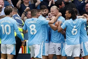 Man City thắng nhọc trong ngày vắng Pep Guardiola