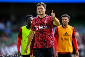 Hé lộ lí do MU không thể bán Harry Maguire