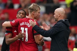 Fan giận dữ với quyết định tranh cãi của Ten Hag và nguy cơ bị MU sa thải